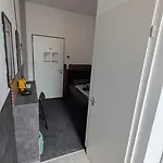 Szálloda Business-motel, Free Massage Chairs, Secure Xl-parking, 24h-checkin 3*