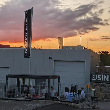 Business-motel & 24h Selfcheckin Hotel *